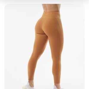 Alphalete PULSE SURGE LEGGING